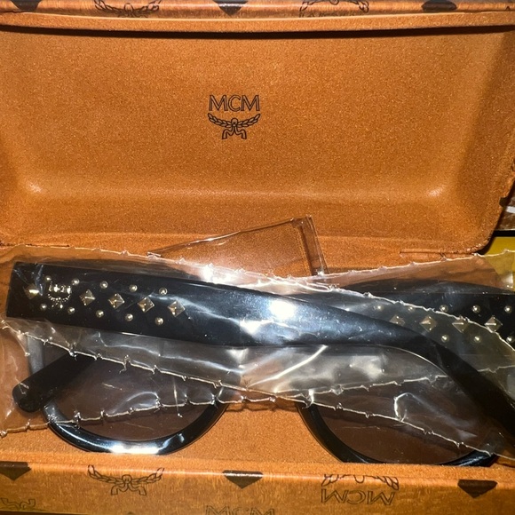 MCM SUNGLASSES NIB GREAT DEAL - Picture 2 of 4